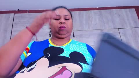 Snapshot of lynn_and_esteban chatting on 01/22/25, 03:52 Lynn jonnes online show from 01/22/25, 03:52