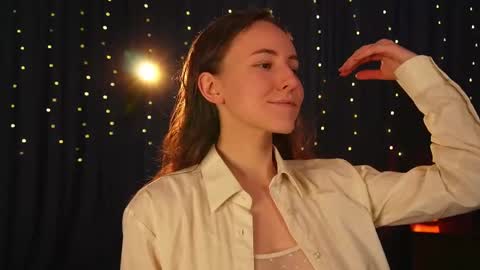 Snapshot of lynn_feline chatting on 02/19/25, 09:06 Lynn online show from 02/19/25, 09:06