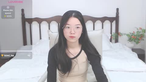 Snapshot of lynnjanice chatting on 11/22/25, 05:28 Lynn online show from 11/22/25, 05:28