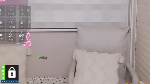 Snapshot of lynnjanice chatting on 12/20/25, 04:25 Lynn online show from 12/20/25, 04:25