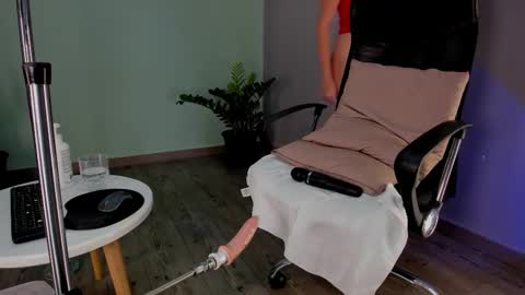 Snapshot of lynnsam_ chatting on 02/05/25, 04:59 lynnsam_ online show from 02/05/25, 04:59