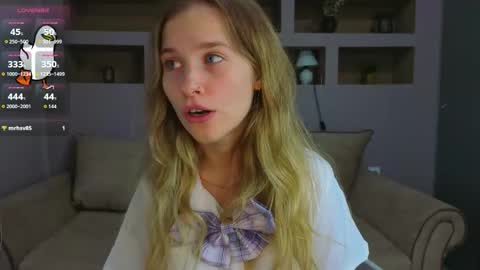 Snapshot of lynntiny chatting on 10/25/25, 02:24 Lynn online show from 10/25/25, 02:24