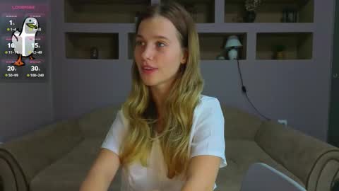 Snapshot of lynntiny chatting on 10/26/25, 03:29 Lynn online show from 10/26/25, 03:29