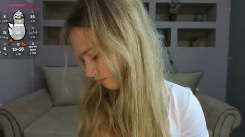 Snapshot of lynntiny chatting on 11/09/25, 03:32 Lynn online show from 11/09/25, 03:32