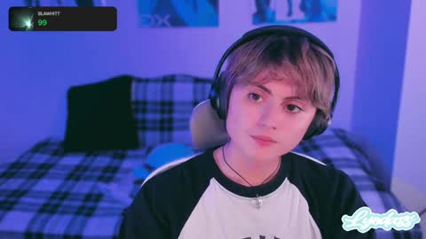 Snapshot of lyodass chatting on 12/04/24, 02:42 Lyodass online show from 12/04/24, 02:42