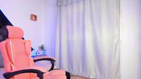 Lyra  online show from 04/01/26, 08:17