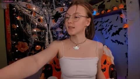 Lyra online show from 10/28/25, 10:30