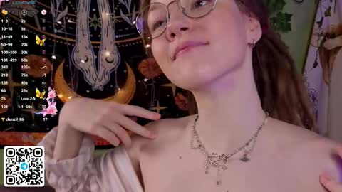 Lyra online show from 11/25/25, 12:10