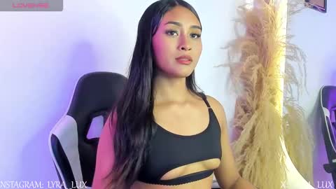 lyralux10 online show from 11/18/25, 12:27