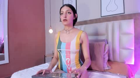 Lyravendrell online show from 01/12/26, 12:43