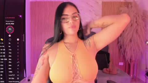    VIVIANA    online show from 10/21/25, 03:40