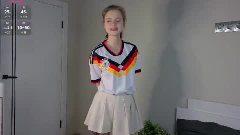 Julie online show from 06/19/26, 08:45