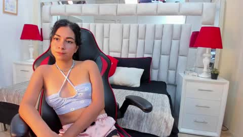 Snapshot of lyzzi_smith01 chatting on 01/15/25, 04:11 Lizzy smith online show from 01/15/25, 04:11