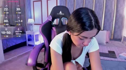 Snapshot of lyzzi_smith01 chatting on 02/14/25, 08:15 Lizzy smith online show from 02/14/25, 08:15