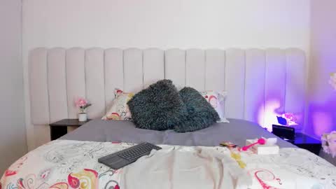 Snapshot of lyzzi_smith01 chatting on 11/12/25, 02:01 Lizzy smith online show from 11/12/25, 02:01