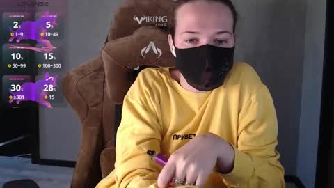 Snapshot of m00n8kiki chatting on 09/15/25, 08:25 Ksu online show from 09/15/25, 08:25