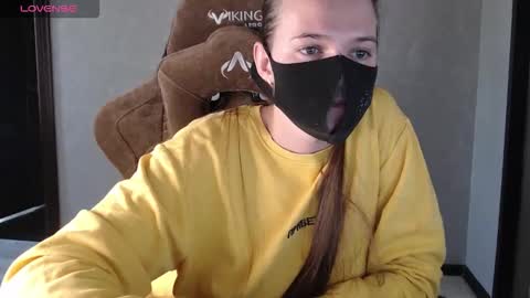 Snapshot of m00n8kiki chatting on 09/16/25, 06:58 Ksu online show from 09/16/25, 06:58