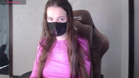 Snapshot of m00n8kiki chatting on 10/07/25, 06:43 Ksu online show from 10/07/25, 06:43