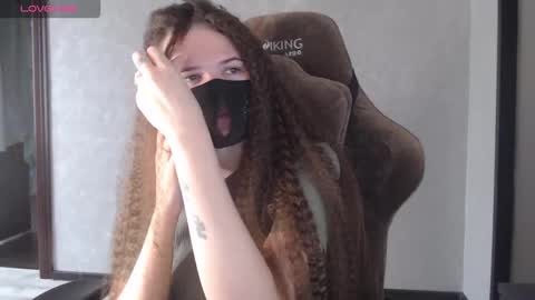 Snapshot of m00n8kiki chatting on 10/18/25, 06:05 Ksu online show from 10/18/25, 06:05