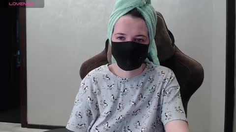 Snapshot of m00n8kiki chatting on 11/25/25, 07:19 Ksu online show from 11/25/25, 07:19