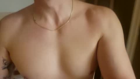 Snapshot of m1guele chatting on 12/19/24, 07:51 Fucklover online show from 12/19/24, 07:51