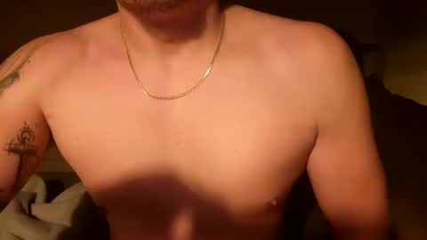 Snapshot of m1guele chatting on 12/22/24, 03:11 Fucklover online show from 12/22/24, 03:11