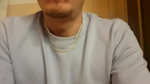 Snapshot of m1guele chatting on 12/25/24, 11:42 Fucklover online show from 12/25/24, 11:42