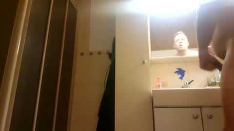 Snapshot of m1guele chatting on 12/28/24, 03:47 Fucklover online show from 12/28/24, 03:47