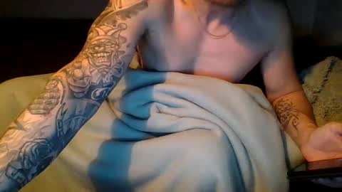 Snapshot of m1guele chatting on 01/09/25, 01:29 Fucklover online show from 01/09/25, 01:29