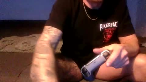 Snapshot of m1guele chatting on 01/11/25, 01:06 Fucklover online show from 01/11/25, 01:06