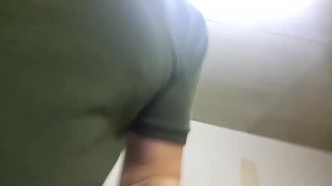 Snapshot of m1guele chatting on 01/21/25, 08:21 Fucklover online show from 01/21/25, 08:21