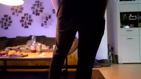 Snapshot of m1guele chatting on 02/12/25, 01:09 Fucklover online show from 02/12/25, 01:09