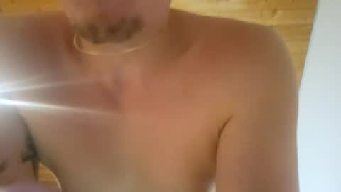 Snapshot of m1guele chatting on 02/25/25, 01:30 Fucklover online show from 02/25/25, 01:30