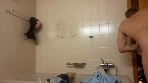 Snapshot of m1guele chatting on 02/26/25, 11:04 Fucklover online show from 02/26/25, 11:04