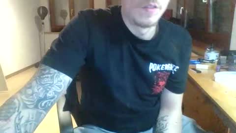 Snapshot of m1guele chatting on 03/02/25, 06:40 Fucklover online show from 03/02/25, 06:40