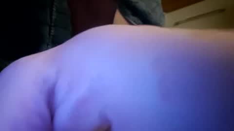 Snapshot of m1guele chatting on 12/17/25, 01:00 Fucklover online show from 12/17/25, 01:00