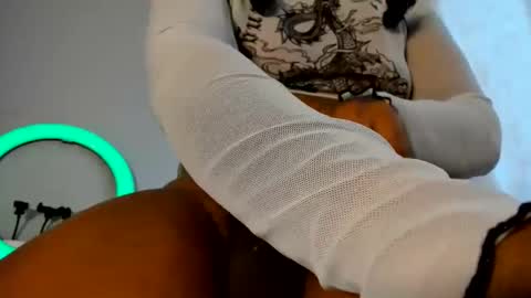 Snapshot of m1tsur1 chatting on 09/14/25, 01:10 eimy- acuarius online show from 09/14/25, 01:10