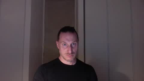 Snapshot of m4rduk81 chatting on 11/10/25, 05:45 m4rduk online show from 11/10/25, 05:45