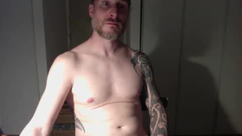 Snapshot of m4rduk81 chatting on 12/18/25, 06:03 m4rduk online show from 12/18/25, 06:03