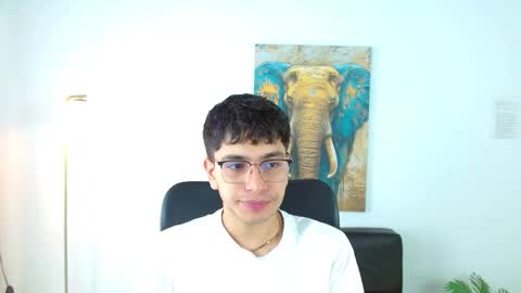 Snapshot of maax_18 chatting on 03/29/26, 01:44 Max online show from 03/29/26, 01:44