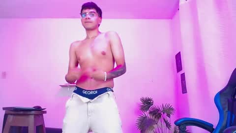 Snapshot of maax_18 chatting on 04/14/26, 05:08 Max online show from 04/14/26, 05:08