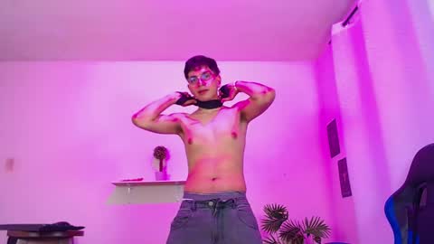 Snapshot of maax_18 chatting on 04/15/26, 03:52 Max online show from 04/15/26, 03:52