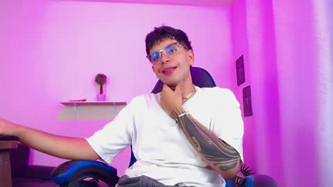 Snapshot of maax_18 chatting on 04/15/26, 07:58 Max online show from 04/15/26, 07:58