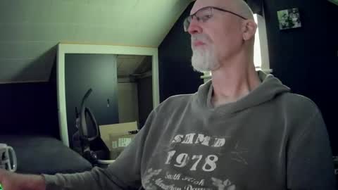 mac8181 online show from 04/25/26, 11:13