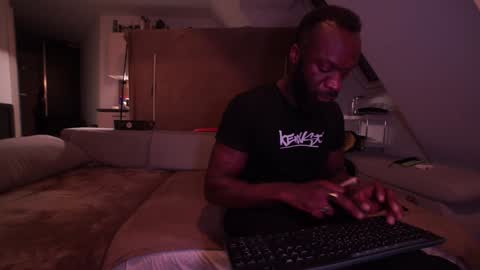 Mac Troy online show from 01/04/25, 07:55