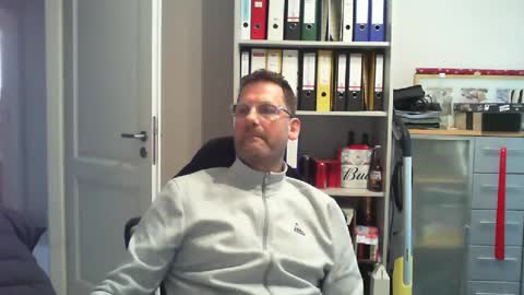 Snapshot of macfly67 chatting on 12/24/24, 02:33 macfly67 online show from 12/24/24, 02:33