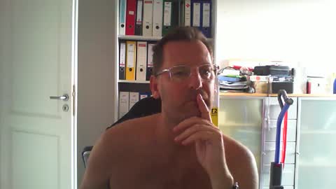 Snapshot of macfly67 chatting on 09/13/25, 07:41 macfly67 online show from 09/13/25, 07:41