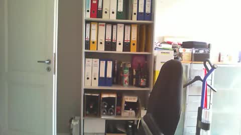 Snapshot of macfly67 chatting on 10/13/25, 09:31 macfly67 online show from 10/13/25, 09:31