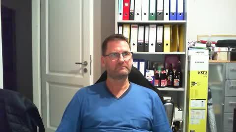 Snapshot of macfly67 chatting on 11/18/25, 08:24 macfly67 online show from 11/18/25, 08:24