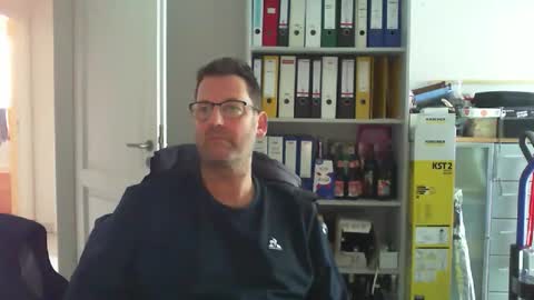 Snapshot of macfly67 chatting on 11/29/25, 08:50 macfly67 online show from 11/29/25, 08:50